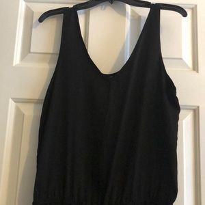 Lightweight black jumper